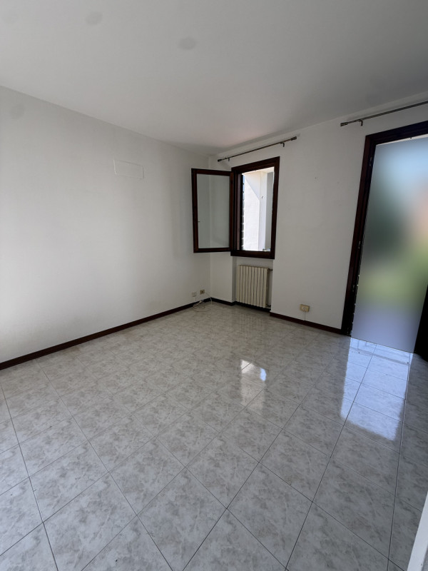 Appartamento inserito nella prestigiosa ed elegante cornice di Monteortone, a pochissimi passi da...