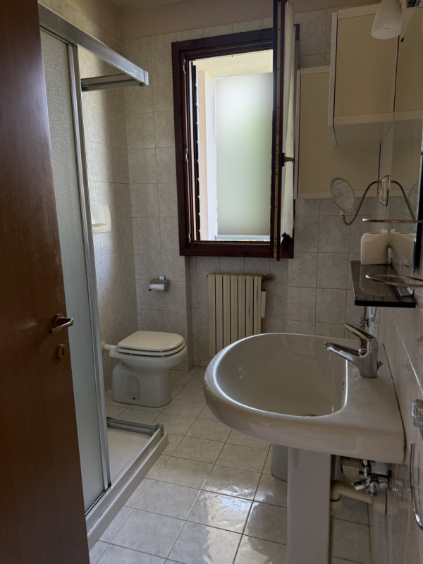 Appartamento inserito nella prestigiosa ed elegante cornice di Monteortone, a pochissimi passi da...
