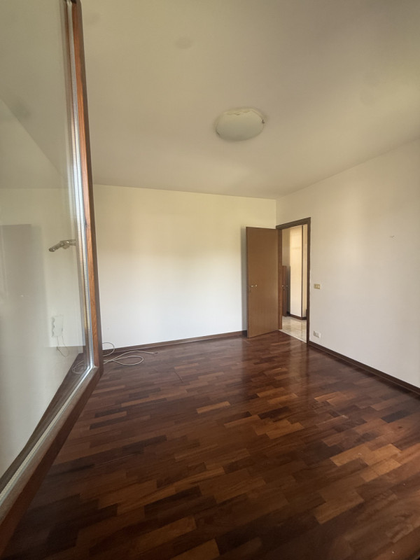 Appartamento inserito nella prestigiosa ed elegante cornice di Monteortone, a pochissimi passi da...