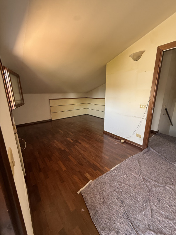 Appartamento inserito nella prestigiosa ed elegante cornice di Monteortone, a pochissimi passi da...