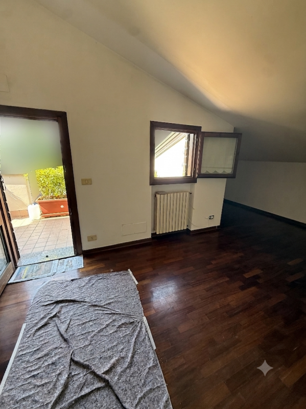 Appartamento inserito nella prestigiosa ed elegante cornice di Monteortone, a pochissimi passi da...