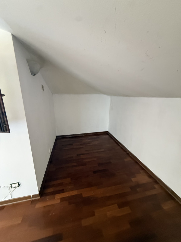 Appartamento inserito nella prestigiosa ed elegante cornice di Monteortone, a pochissimi passi da...
