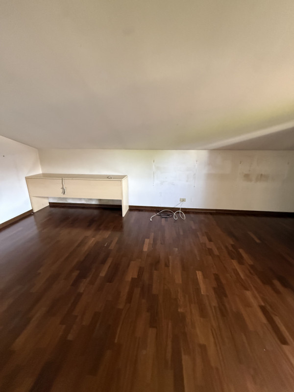 Appartamento inserito nella prestigiosa ed elegante cornice di Monteortone, a pochissimi passi da...