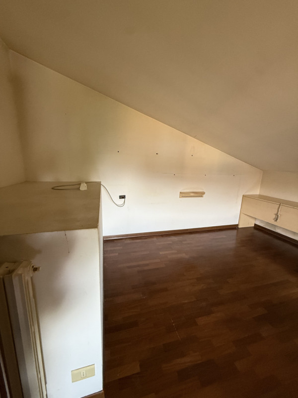 Appartamento inserito nella prestigiosa ed elegante cornice di Monteortone, a pochissimi passi da...