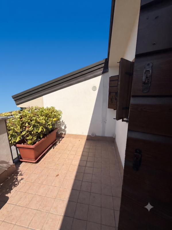 Appartamento inserito nella prestigiosa ed elegante cornice di Monteortone, a pochissimi passi da...