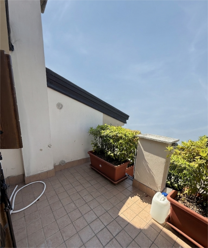Appartamento inserito nella prestigiosa ed elegante cornice di Monteortone, a pochissimi passi da...
