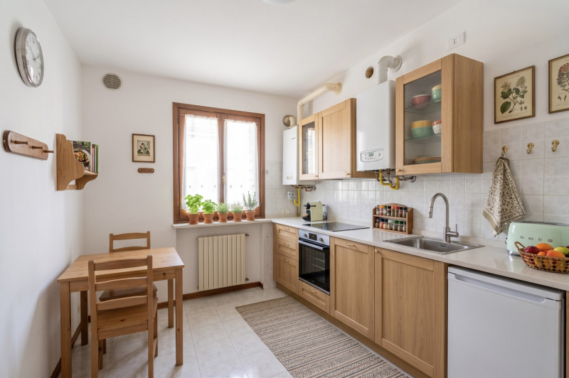 Appartamento inserito nella prestigiosa ed elegante cornice di Monteortone, a pochissimi passi da...