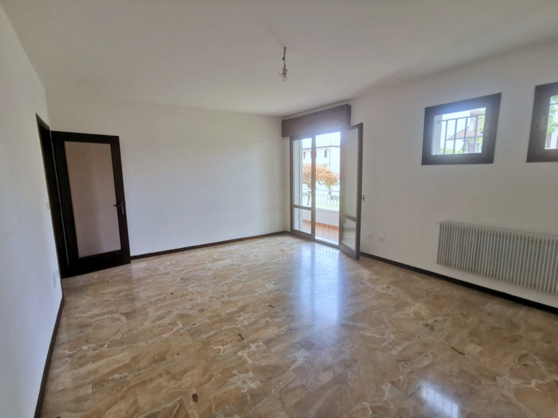 AFFITTO 3 CAMERE IN TRIFAMILIARE A MESTRINO CENTRO €.1.100 - rif.LMAF01

Affascinante 3 camere in...