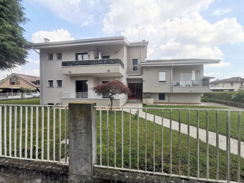 AFFITTO 3 CAMERE IN TRIFAMILIARE A MESTRINO CENTRO €.1.100 - rif.LMAF01

Affascinante 3 camere in...