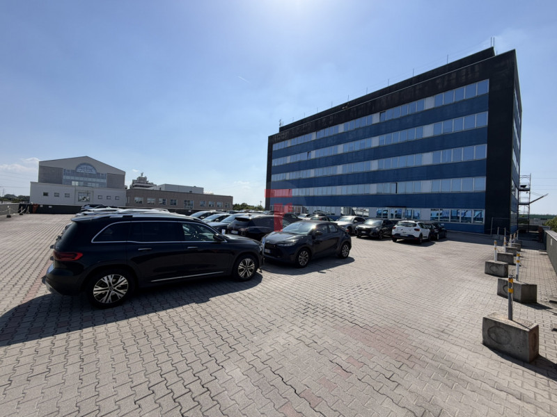 Proponiamo in vendita in via Lisbona ufficio in buone condizioni, adatto sia a professionisti com...