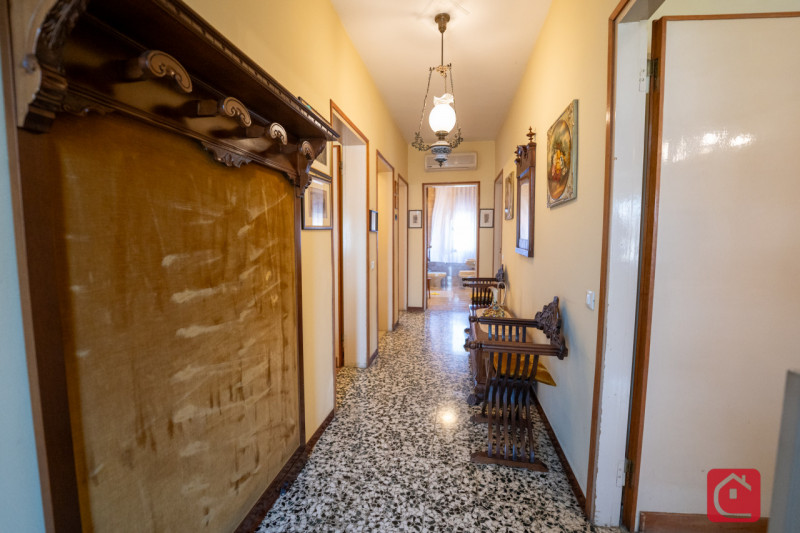 In centro a Bovolenta, a pochi passi dai principali servizi offerti dal paese, proponiamo una cas...