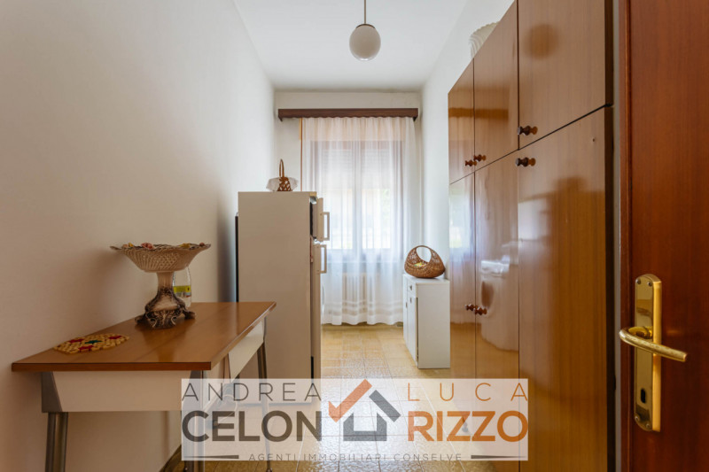 Nel cuore pulsante di Bagnoli di Sopra, proponiamo in vendita una rara opportunità immobiliare: u...