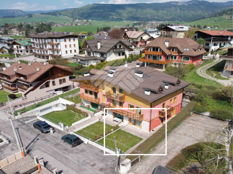 A circa 700 metri dal centro di Asiago, proponiamo in una zona residenziale tranquilla, appartame...