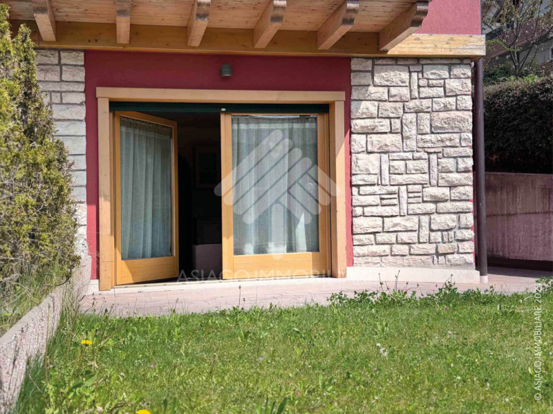 A circa 700 metri dal centro di Asiago, proponiamo in una zona residenziale tranquilla, appartame...
