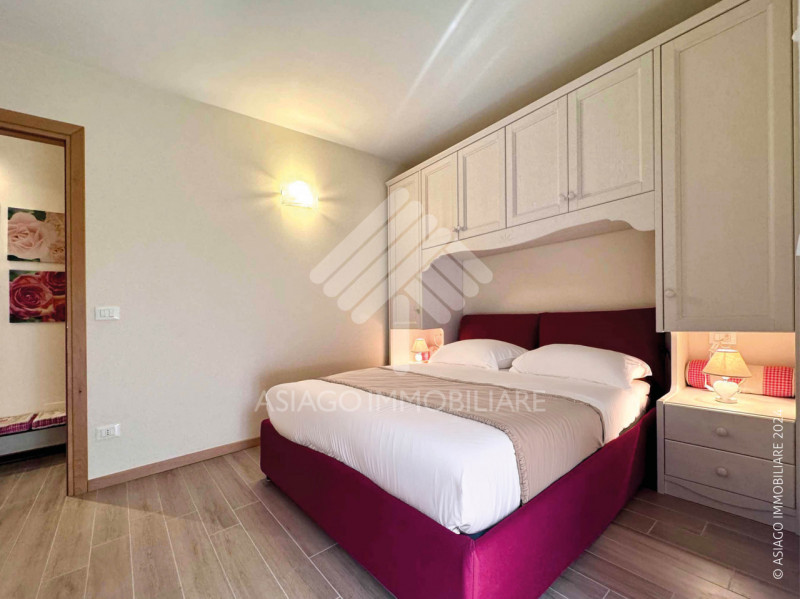 A circa 700 metri dal centro di Asiago, proponiamo in una zona residenziale tranquilla, appartame...