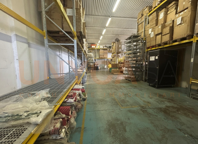 MESTRINO: proponiamo in vendita ampio capannone commerciale situato a Mestrino, località strategi...