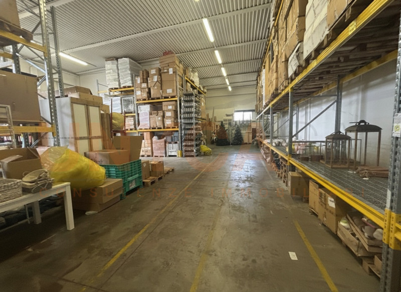 MESTRINO: proponiamo in vendita ampio capannone commerciale situato a Mestrino, località strategi...