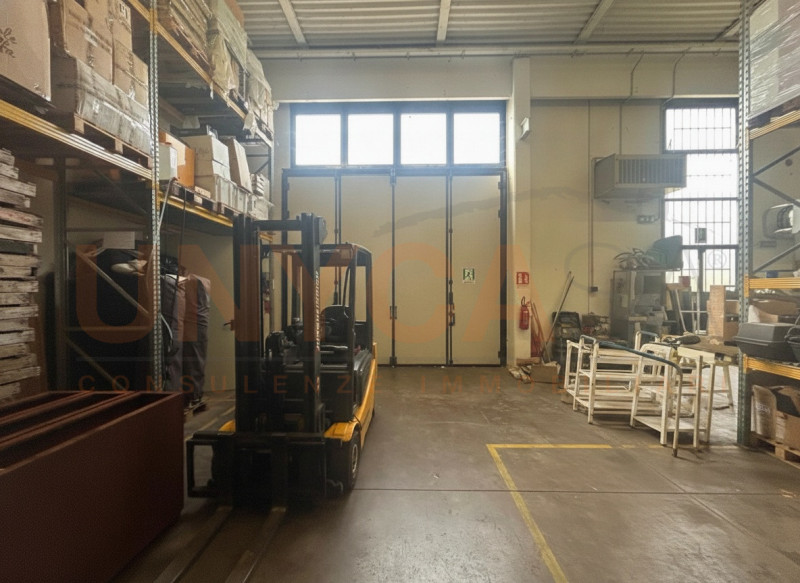 MESTRINO: proponiamo in vendita ampio capannone commerciale situato a Mestrino, località strategi...