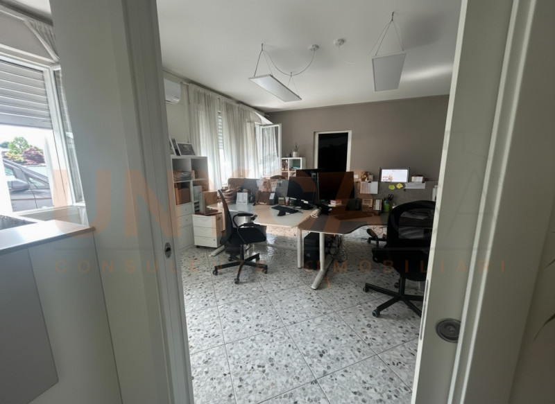MESTRINO: proponiamo in vendita ampio capannone commerciale situato a Mestrino, località strategi...