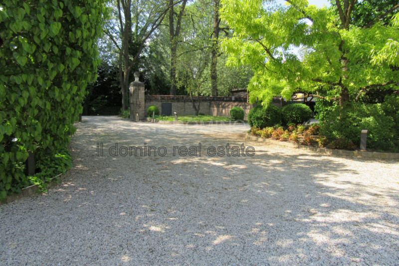 Nuova struttura indipendente in classe energetica A di 750mq divisa su 2 livelli, piano terra 370...