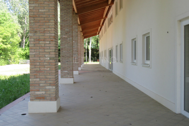 Nuova struttura indipendente in classe energetica A di 750mq divisa su 2 livelli, piano terra 370...