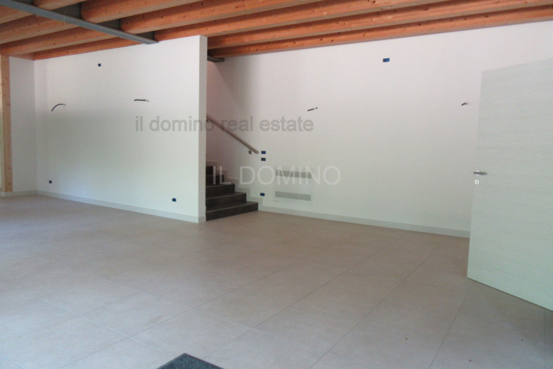Nuova struttura indipendente in classe energetica A di 750mq divisa su 2 livelli, piano terra 370...