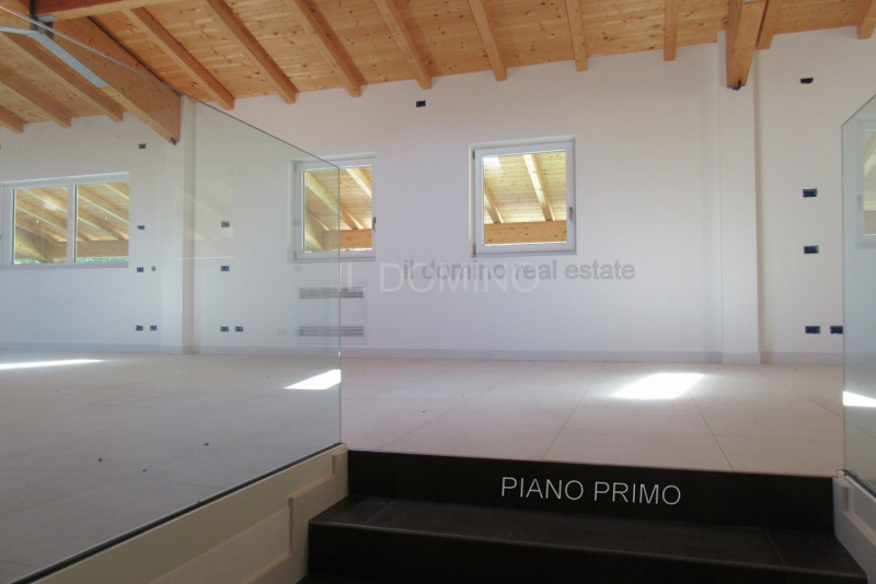 Nuova struttura indipendente in classe energetica A di 750mq divisa su 2 livelli, piano terra 370...