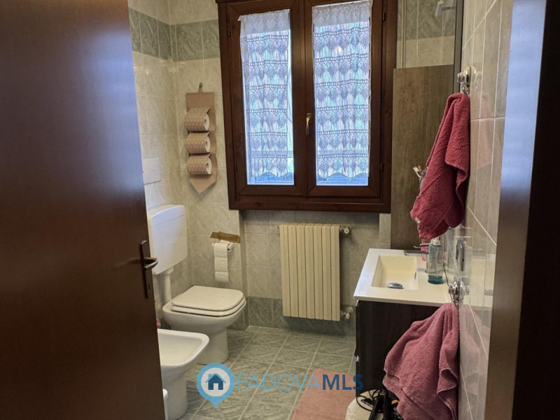Immobile in esclusiva al Gruppo Padova MLS
Luminoso appartamento ultimo piano in piccola palazzin...