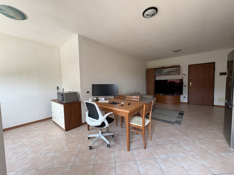 All'interno di un tranquillo quartiere residenziale, nelle immediate vicinanze del centro di Albe...