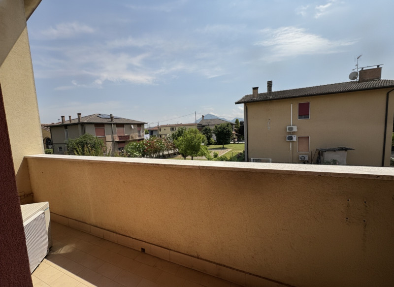 All'interno di un tranquillo quartiere residenziale, nelle immediate vicinanze del centro di Albe...