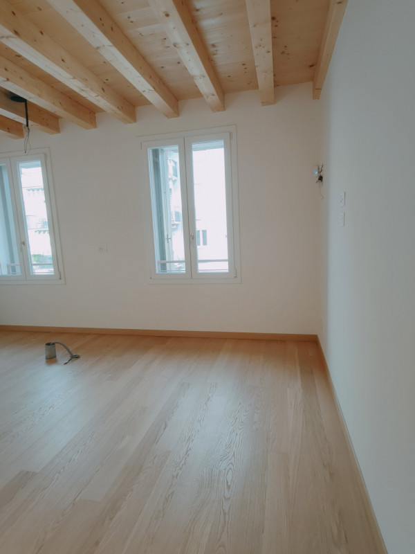 Padova vicinanze Ospedale Militare, frutto di una recente e accurata ristrutturazione, su palazzi...