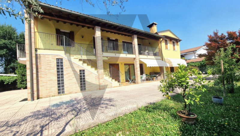 Scopri il tuo nuovo bicamere a Granze di Camin. Questo appartamento di 86 mq si trova al primo pi...