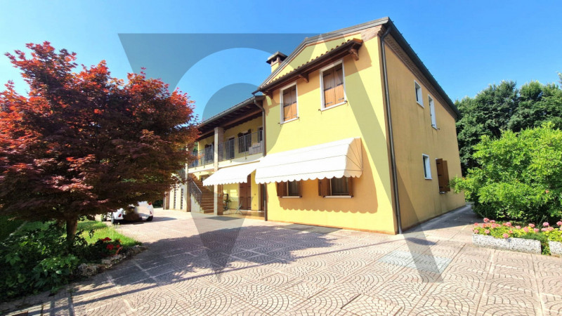 Scopri il tuo nuovo bicamere a Granze di Camin. Questo appartamento di 86 mq si trova al primo pi...