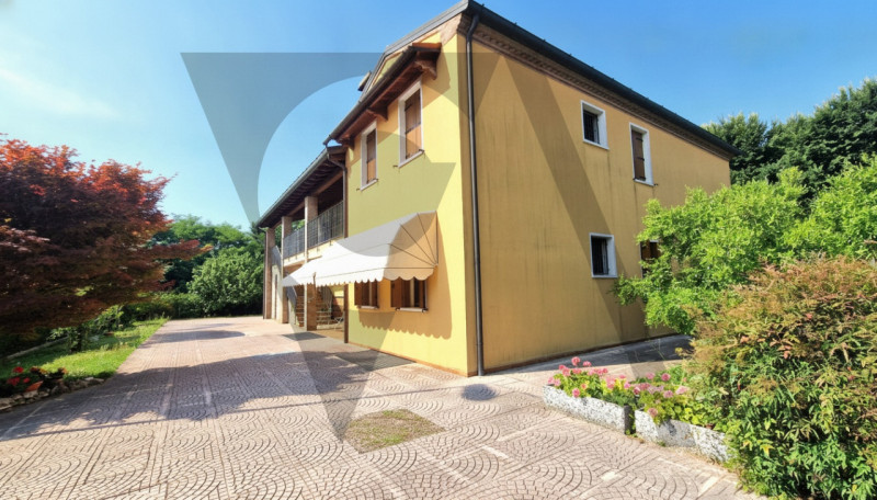 Scopri il tuo nuovo bicamere a Granze di Camin. Questo appartamento di 86 mq si trova al primo pi...