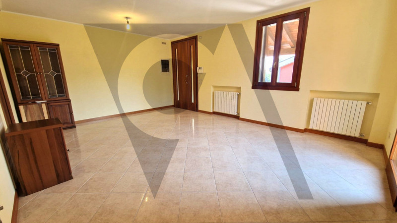 Scopri il tuo nuovo bicamere a Granze di Camin. Questo appartamento di 86 mq si trova al primo pi...