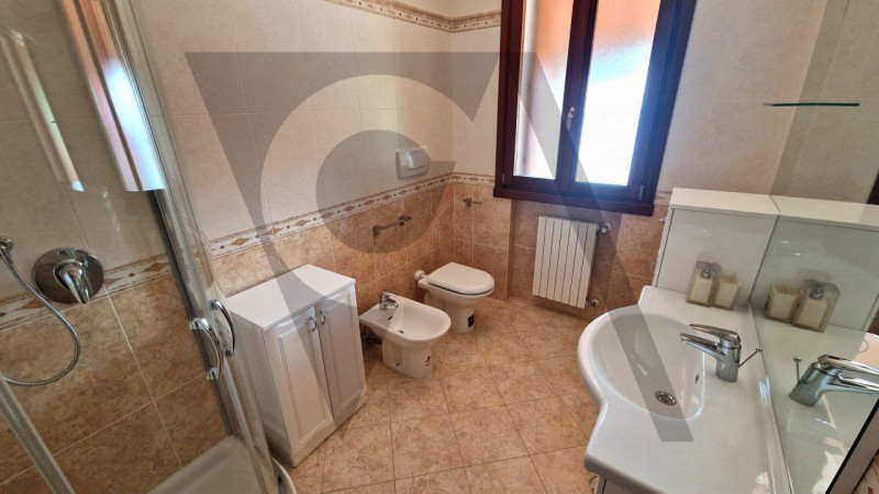 Scopri il tuo nuovo bicamere a Granze di Camin. Questo appartamento di 86 mq si trova al primo pi...