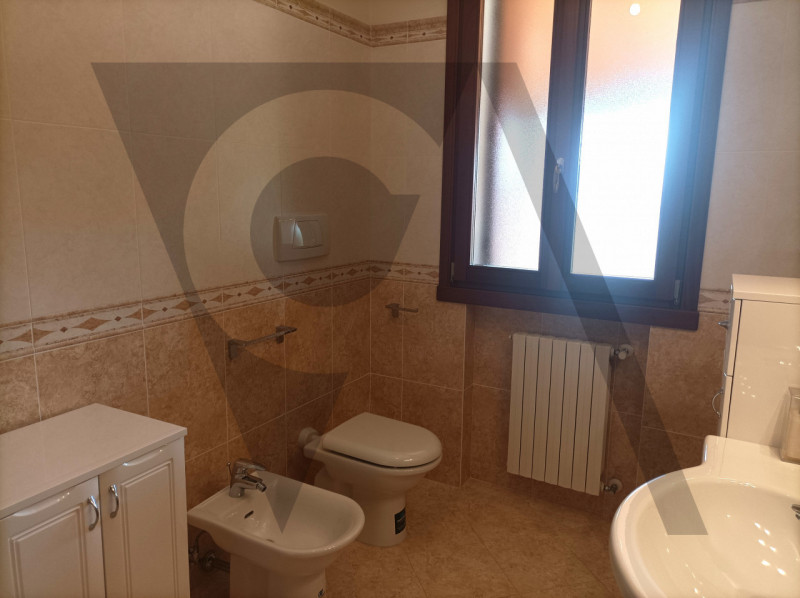 Scopri il tuo nuovo bicamere a Granze di Camin. Questo appartamento di 86 mq si trova al primo pi...