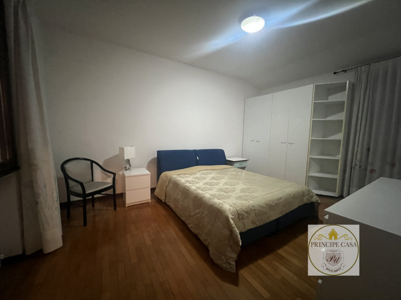 A due passi dal centro proponiamo in locazione appartamento di ampie metrature arredato.

L'immob...