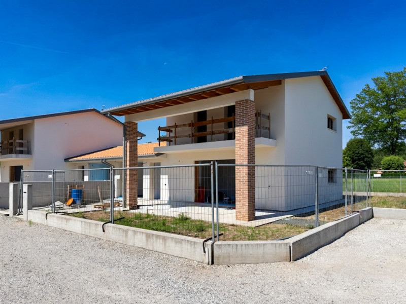 (Per INFO Vittorio 3517343301) Nuova bifamiliare indipendente in Classe A4 con ampio scoperto esc...