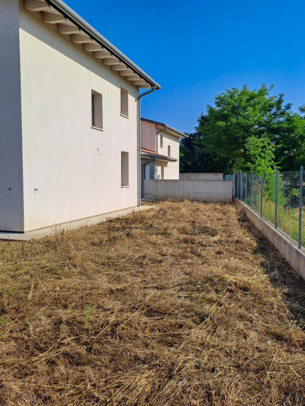(Per INFO Vittorio 3517343301) Nuova bifamiliare indipendente in Classe A4 con ampio scoperto esc...
