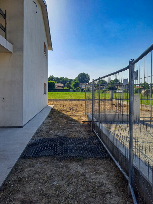 (PER INFO VITTORIO 3527343301)Nuova bifamiliare indipendente in Classe A4 con ampio scoperto escl...