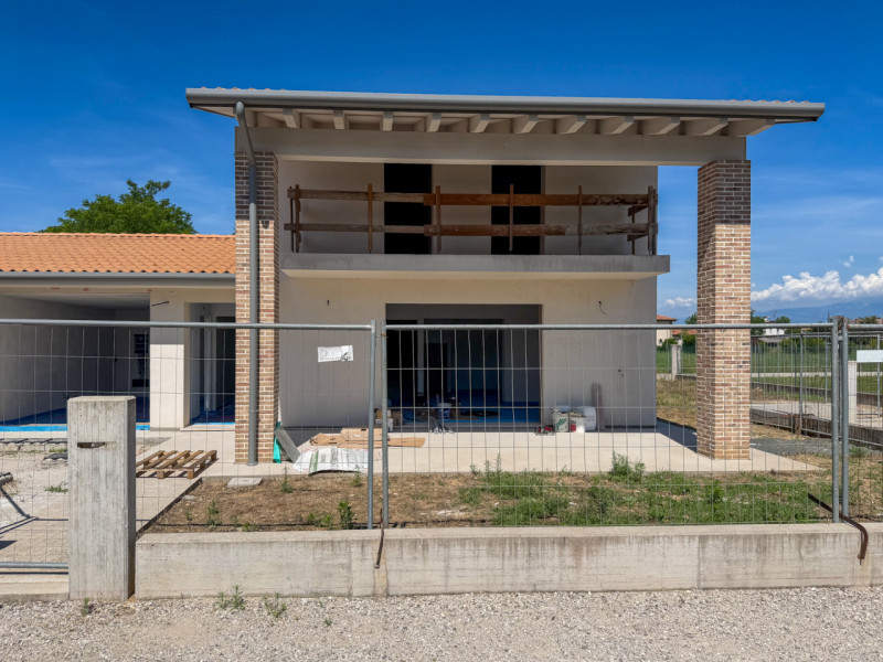 (PER INFO VITTORIO 3527343301)Nuova bifamiliare indipendente in Classe A4 con ampio scoperto escl...