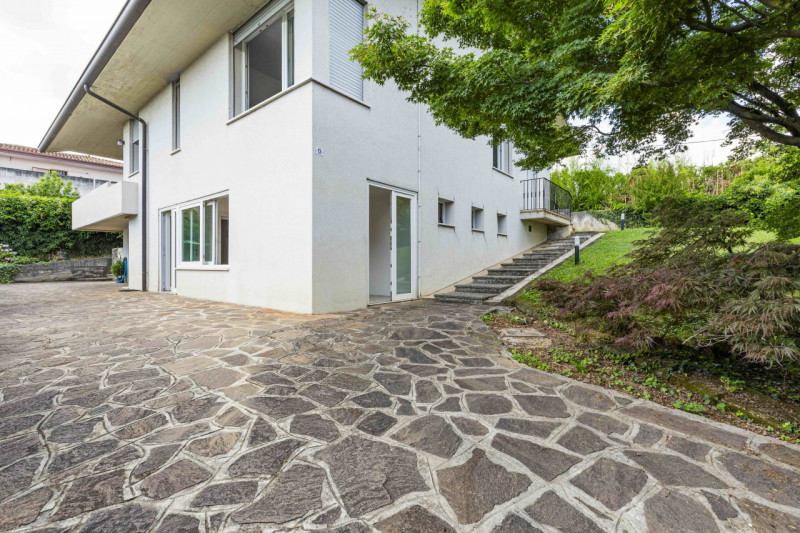 (Per INFO Roberto 3453195338) Caerano di San Marco, proponiamo in vendita una magnifica villa che...