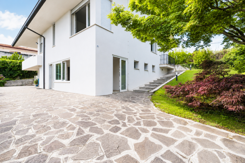 (Per INFO Roberto 3453195338) Caerano di San Marco, proponiamo in vendita una magnifica villa che...
