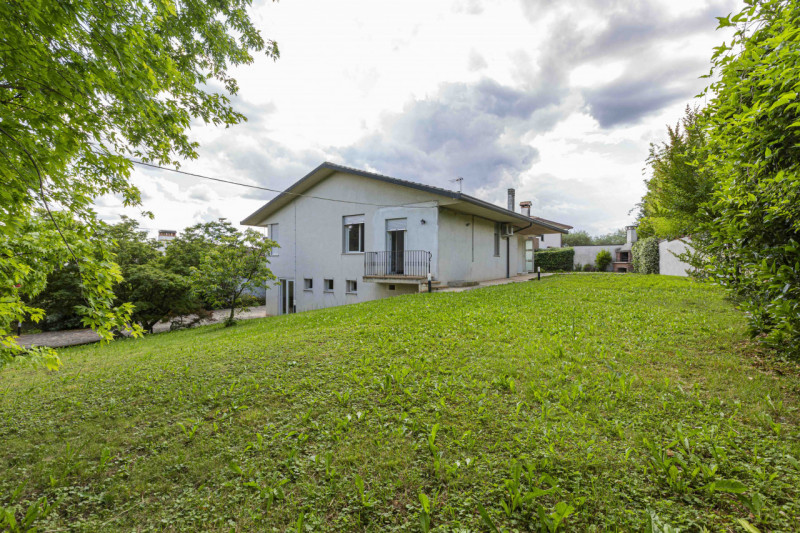 (Per INFO Roberto 3453195338) Caerano di San Marco, proponiamo in vendita una magnifica villa che...