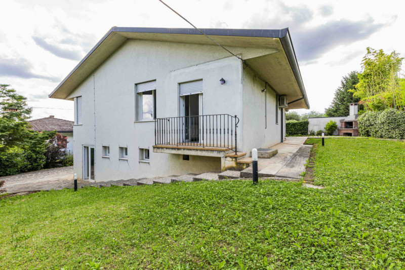 (Per INFO Roberto 3453195338) Caerano di San Marco, proponiamo in vendita una magnifica villa che...