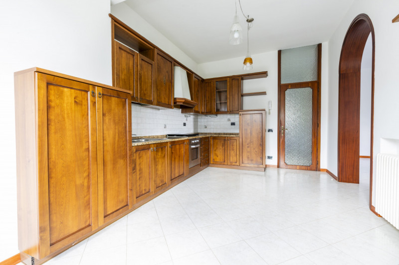 (Per INFO Roberto 3453195338) Caerano di San Marco, proponiamo in vendita una magnifica villa che...