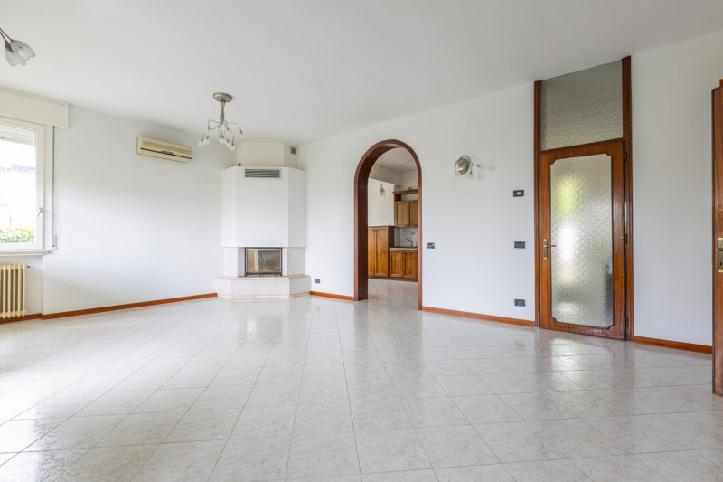 (Per INFO Roberto 3453195338) Caerano di San Marco, proponiamo in vendita una magnifica villa che...