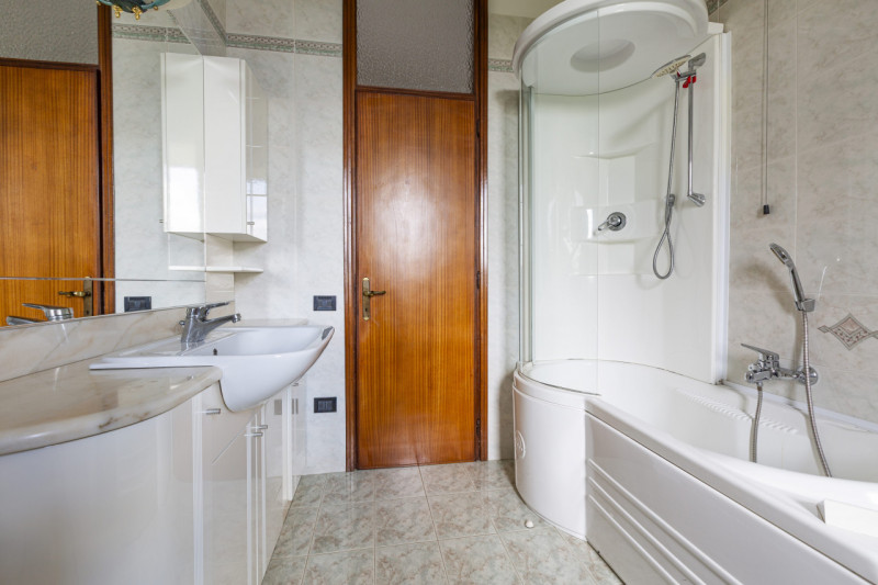 (Per INFO Roberto 3453195338) Caerano di San Marco, proponiamo in vendita una magnifica villa che...