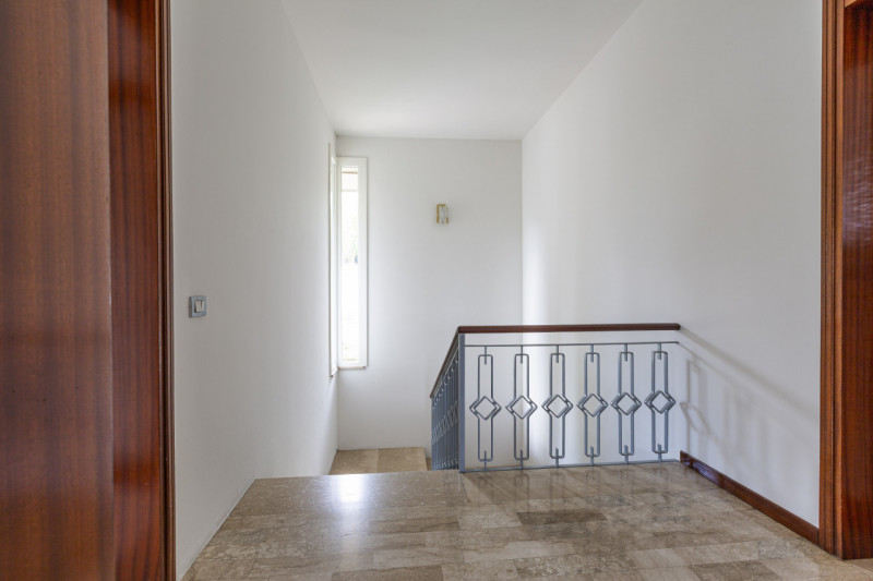 (Per INFO Roberto 3453195338) Caerano di San Marco, proponiamo in vendita una magnifica villa che...